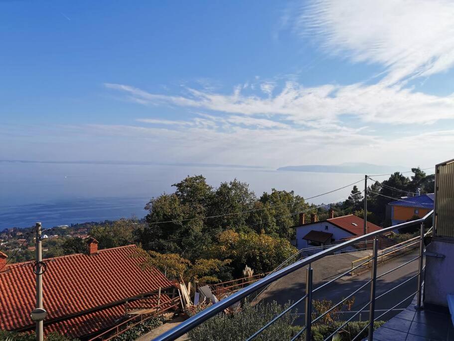 Ferienwohnung Mit 180° Meerblick Dobreć Exteriör bild