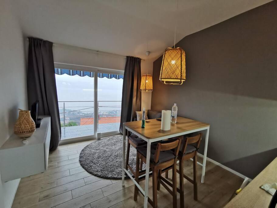 Ferienwohnung Mit 180° Meerblick Dobreć Exteriör bild