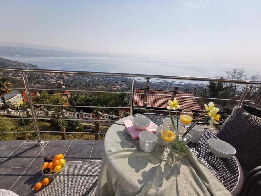 Ferienwohnung Mit 180° Meerblick Dobreć Exteriör bild